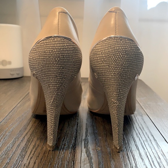 Dolce Vita Leather Pumps - Picture 3 of 10